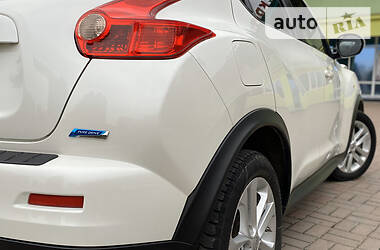 Позашляховик / Кросовер Nissan Juke 2013 в 