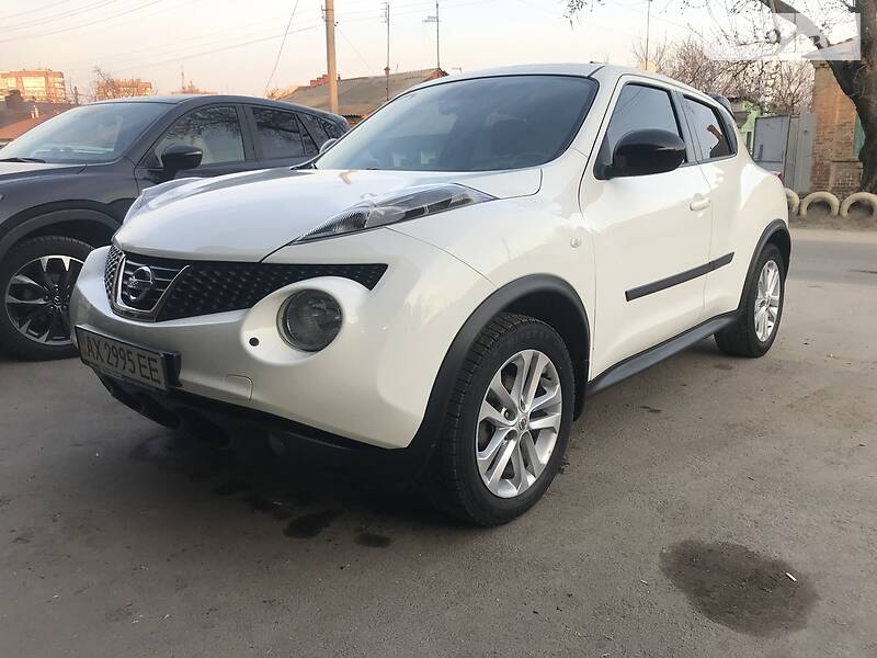 Позашляховик / Кросовер Nissan Juke 2014 в 