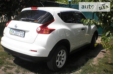 Позашляховик / Кросовер Nissan Juke 2011 в 