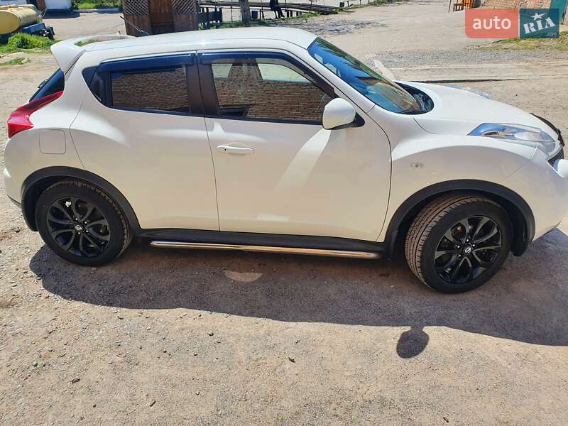 Внедорожник / Кроссовер Nissan Juke 2012 в 