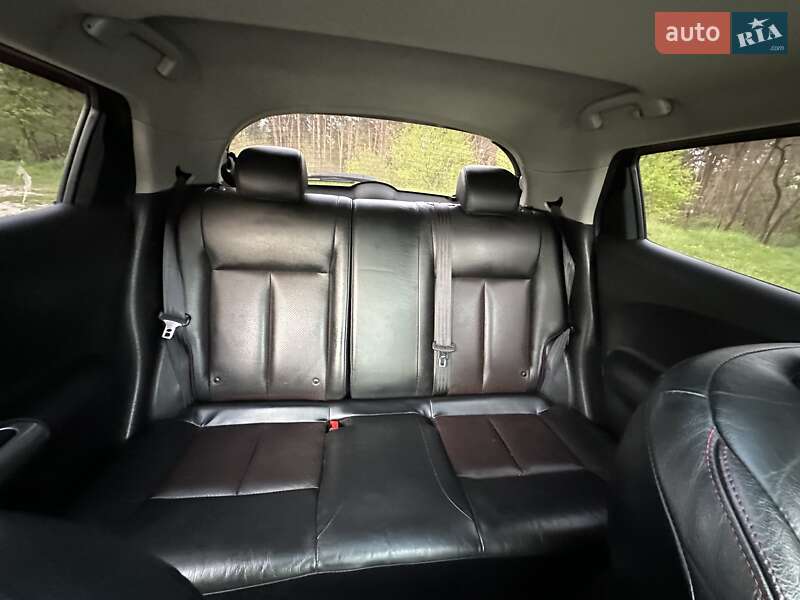 Позашляховик / Кросовер Nissan Juke 2011 в Житомирі