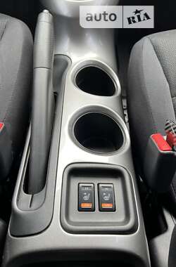 Внедорожник / Кроссовер Nissan Juke 2013 в 