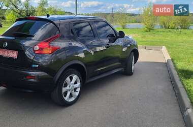 Позашляховик / Кросовер Nissan Juke 2010 в 
