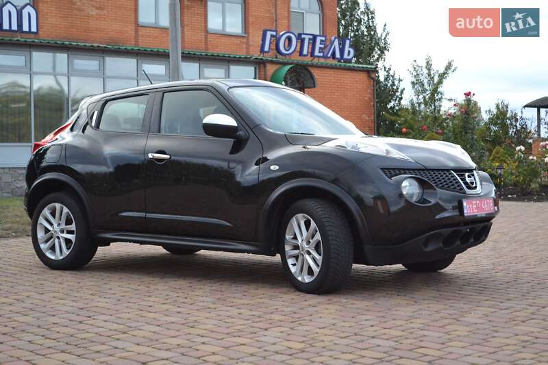 Внедорожник / Кроссовер Nissan Juke 2010 в Хороле