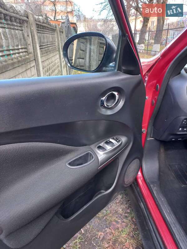 Внедорожник / Кроссовер Nissan Juke 2013 в Звягеле