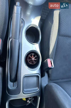 Внедорожник / Кроссовер Nissan Juke 2010 в 