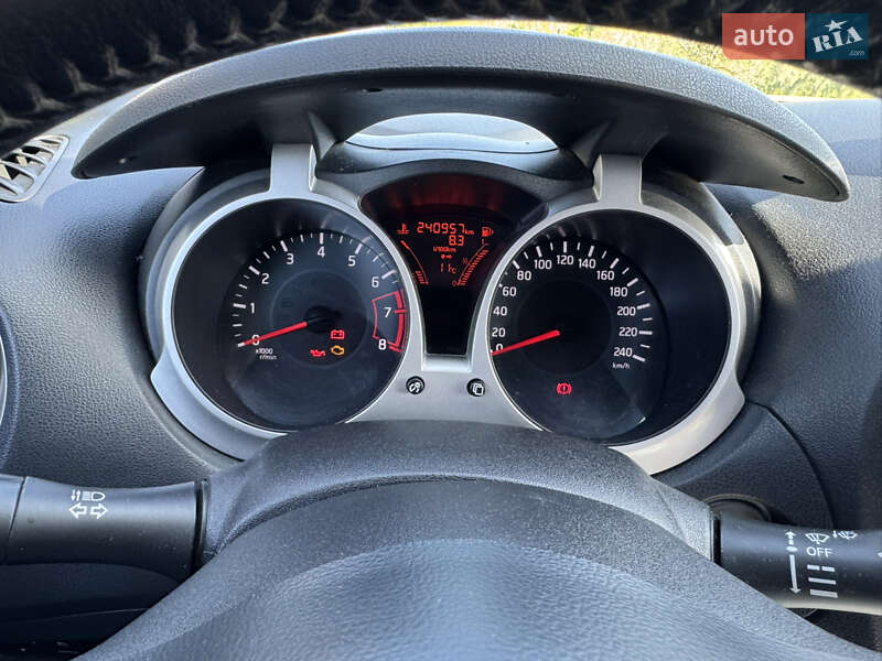 Позашляховик / Кросовер Nissan Juke 2015 в Львові