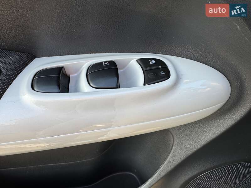 Позашляховик / Кросовер Nissan Juke 2012 в Калуші