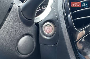 Позашляховик / Кросовер Nissan Juke 2013 в 