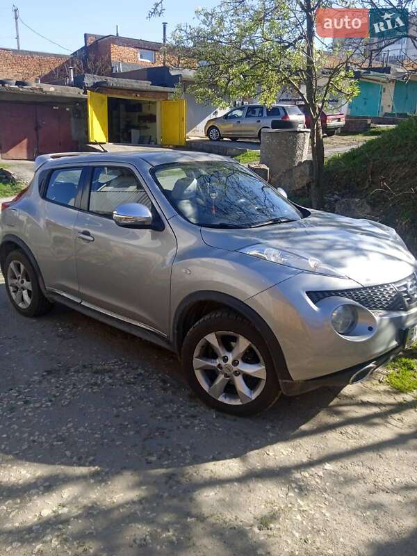 Позашляховик / Кросовер Nissan Juke 2011 в 