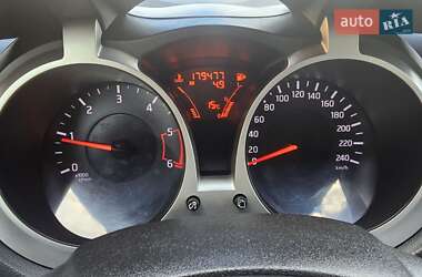 Внедорожник / Кроссовер Nissan Juke 2012 в 