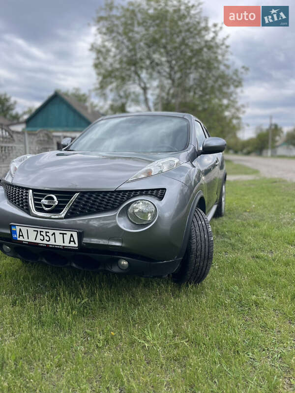 Позашляховик / Кросовер Nissan Juke 2010 в 