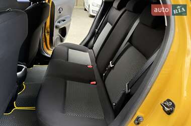 Позашляховик / Кросовер Nissan Juke 2014 в 