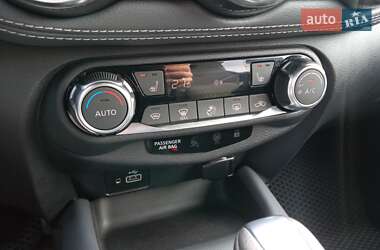 Позашляховик / Кросовер Nissan Juke 2021 в 