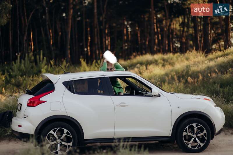 Позашляховик / Кросовер Nissan Juke 2013 в 