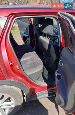 Позашляховик / Кросовер Nissan Juke 2010 в 
