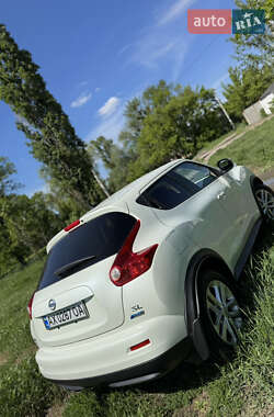Внедорожник / Кроссовер Nissan Juke 2011 в 