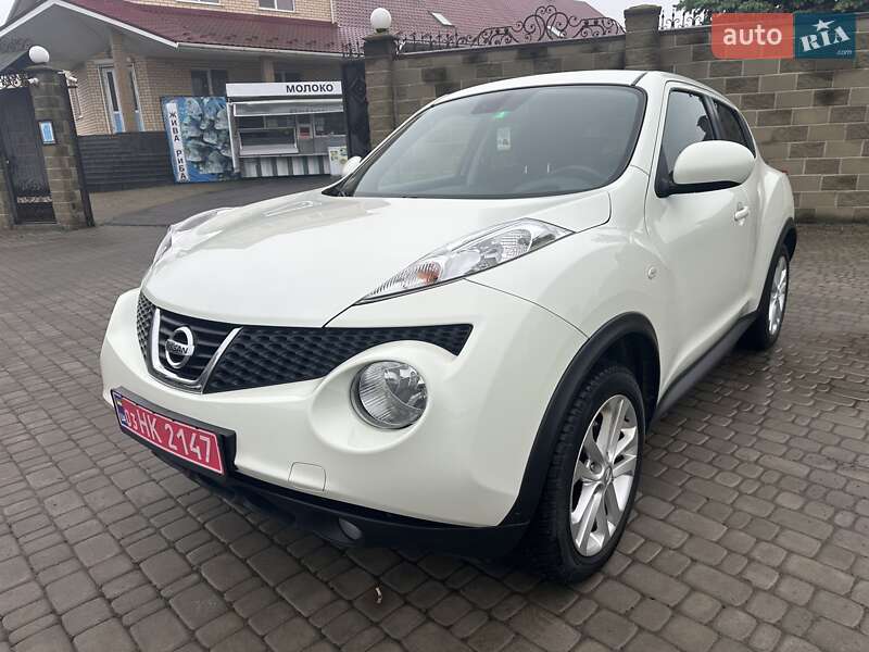 Позашляховик / Кросовер Nissan Juke 2010 в 