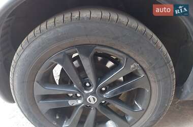 Внедорожник / Кроссовер Nissan Juke 2011 в 