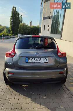 Внедорожник / Кроссовер Nissan Juke 2011 в 