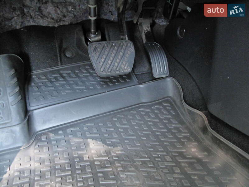 Внедорожник / Кроссовер Nissan Juke 2011 в Киеве