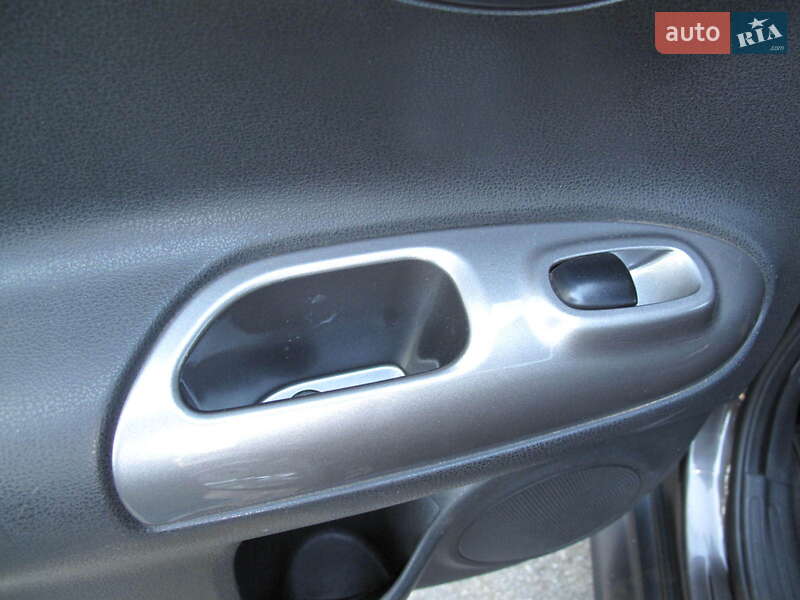 Внедорожник / Кроссовер Nissan Juke 2011 в Киеве