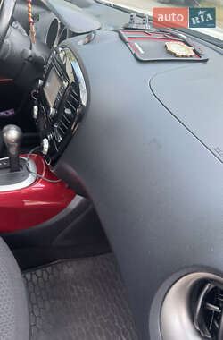 Позашляховик / Кросовер Nissan Juke 2013 в 
