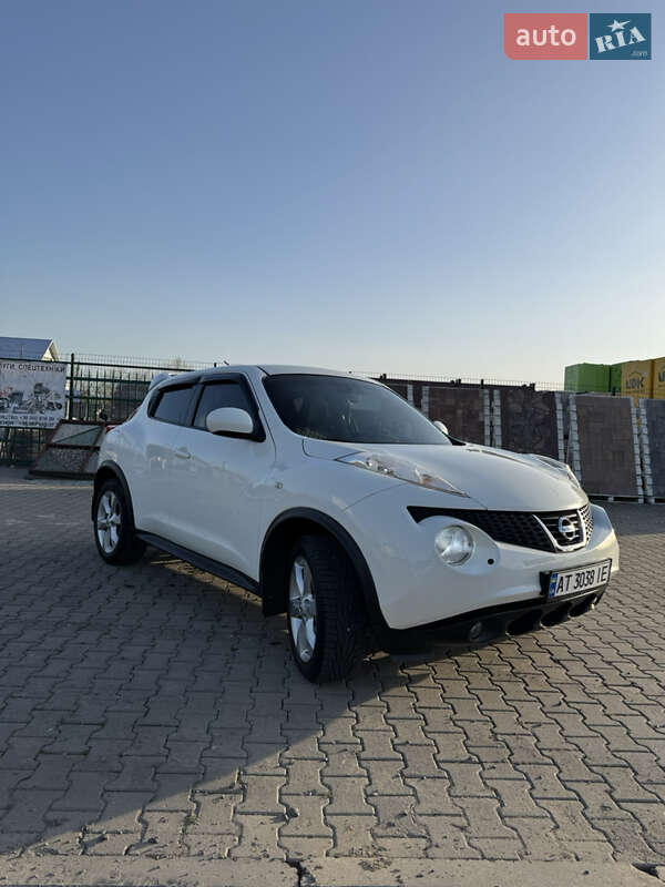 Позашляховик / Кросовер Nissan Juke 2012 в 
