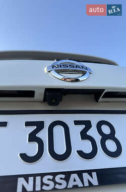 Позашляховик / Кросовер Nissan Juke 2012 в 