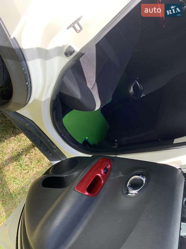 Внедорожник / Кроссовер Nissan Juke 2013 в Ивано-Франковске