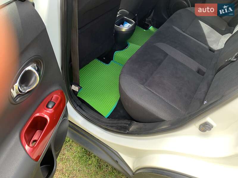 Внедорожник / Кроссовер Nissan Juke 2013 в Ивано-Франковске