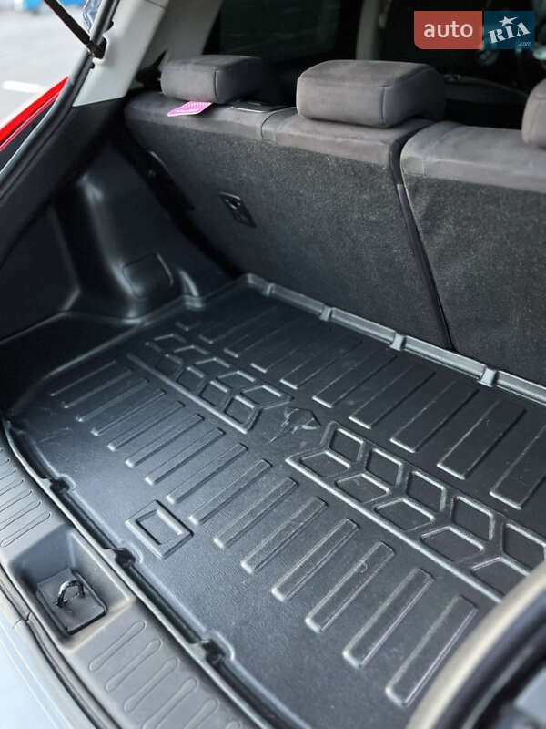 Позашляховик / Кросовер Nissan Juke 2011 в Дніпрі