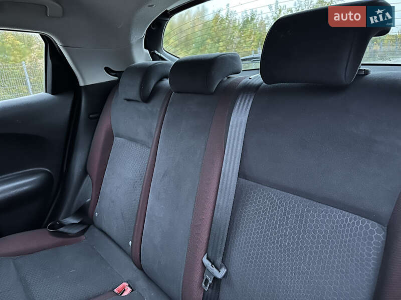 Внедорожник / Кроссовер Nissan Juke 2012 в Дубно