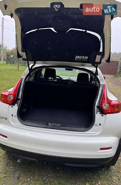 Внедорожник / Кроссовер Nissan Juke 2011 в 