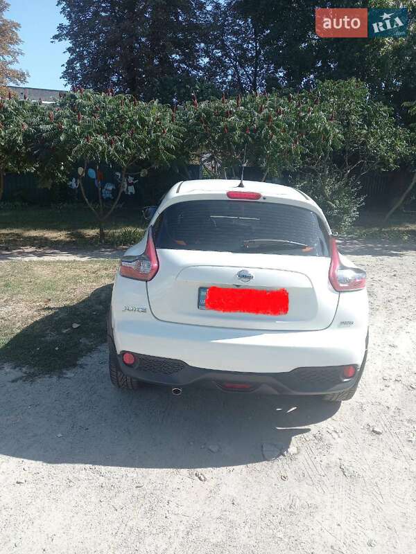 Внедорожник / Кроссовер Nissan Juke 2016 в Синельниково