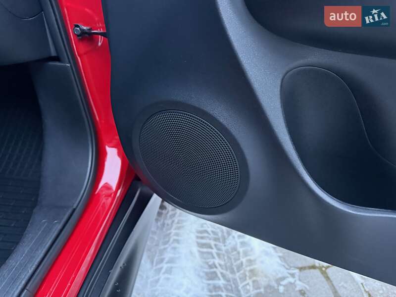 Внедорожник / Кроссовер Nissan Juke 2016 в Львове фото 106 Внедорожник / Кроссовер Nissan Juke 2016 в Львове