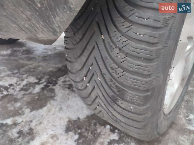 Внедорожник / Кроссовер Nissan Juke 2011 в Каменском