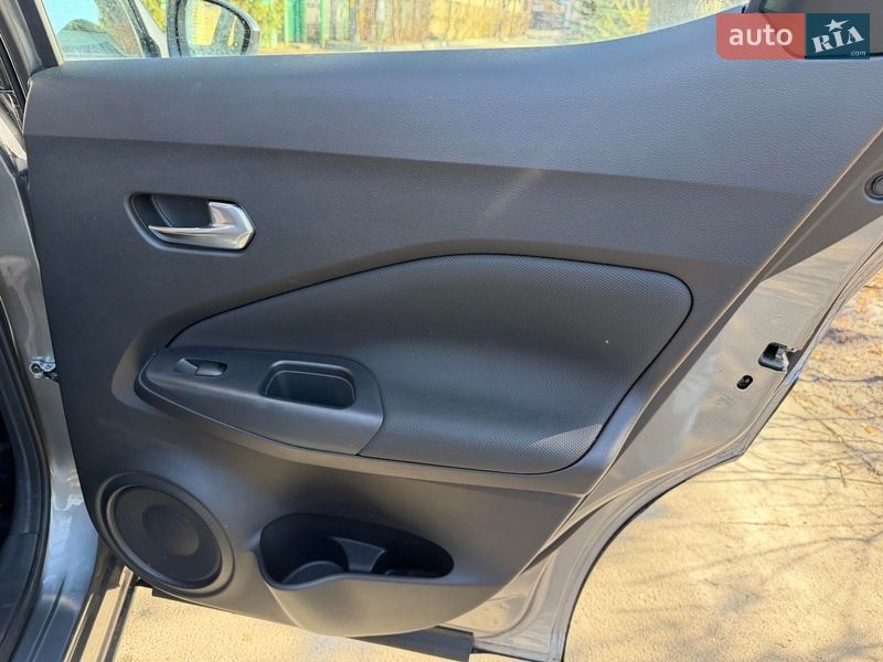 Внедорожник / Кроссовер Nissan Juke 2021 в Киеве