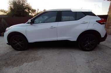 Позашляховик / Кросовер Nissan Kicks 2020 в 