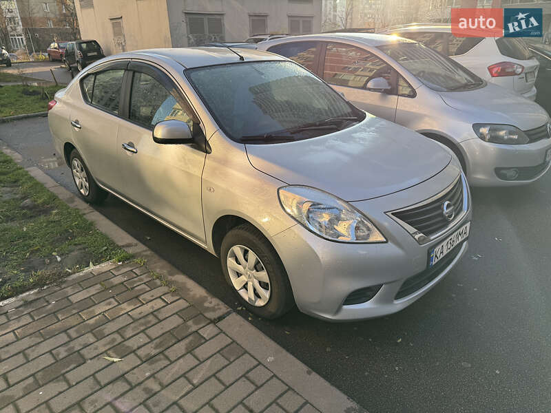 Седан Nissan Latio 2012 в Киеве