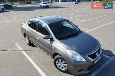 Седан Nissan Latio 2012 в Дніпрі