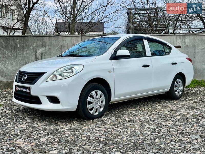 Седан Nissan Latio 2012 в Киеве