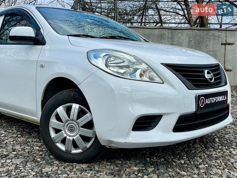 Седан Nissan Latio 2012 в Киеве