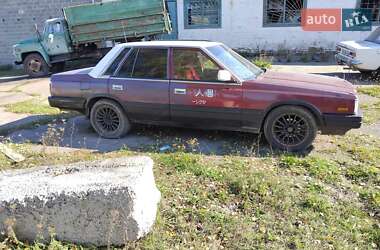 Седан Nissan Laurel 1986 в Коростене