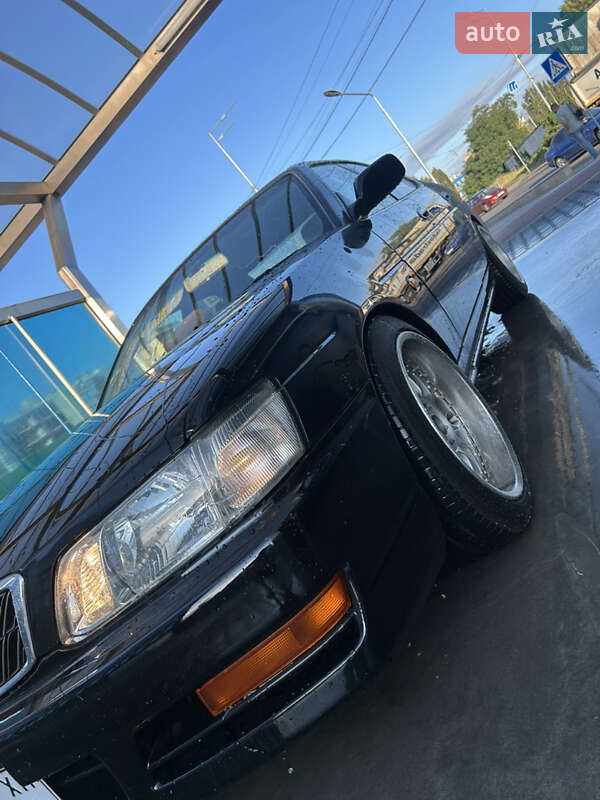 Седан Nissan Laurel 2001 в Киеве