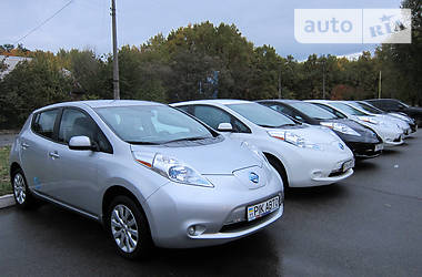 Хэтчбек Nissan Leaf 2017 в Киеве