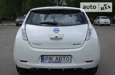 Хэтчбек Nissan Leaf 2015 в Киеве