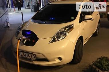 Хэтчбек Nissan Leaf 2013 в Днепре