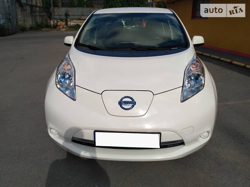 Nissan Leaf 2015 року