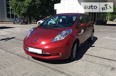 Хетчбек Nissan Leaf 2015 в Дніпрі